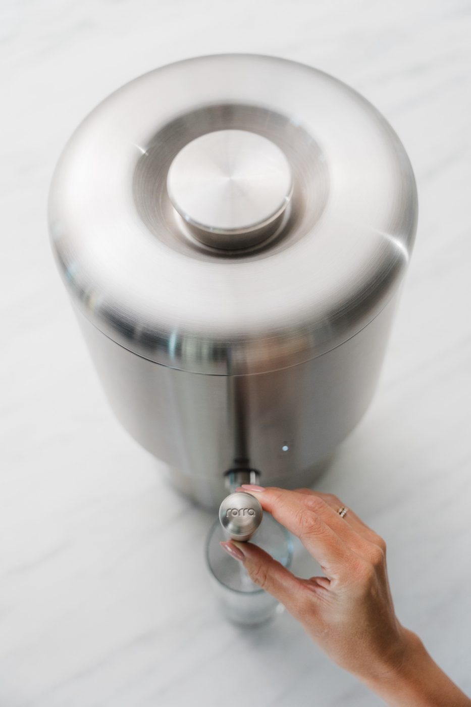 Top-down detail of the Rorra Countertop lid and spout lever
